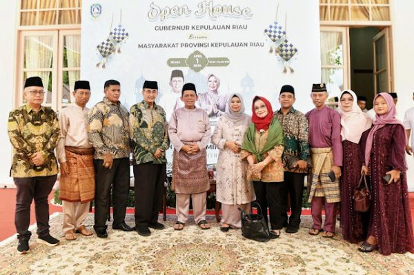 Gubernur Ansar Open House Idul Fitri 1446 H di Gedung Daerah, Masyarakat Antusias Hadir