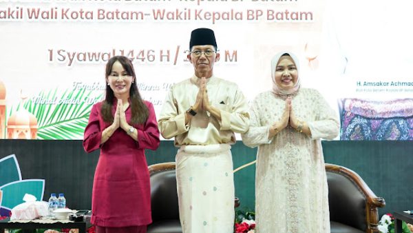 Warga Sambut Idul Fitri: Shalat Berjamaah dan Open House Kepala BP Batam/Walikota Batam Jadi Momen Berharga